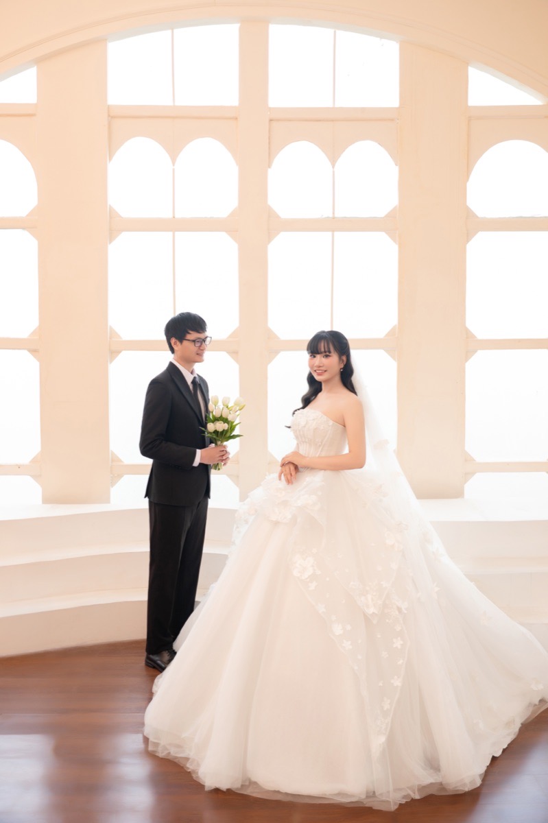 Sảnh vòm cổ điển ngập nắng